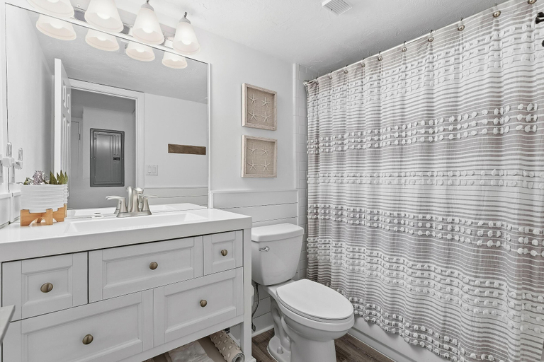 Bathroom 4, Sunrise 606, Volusia