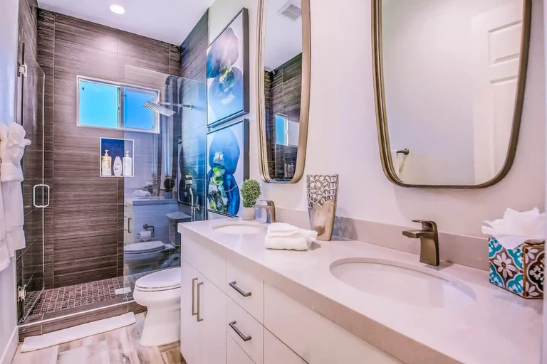 Room 5, The Royal Bahamian- Pickleball Golf Sleeps 20, Riverside