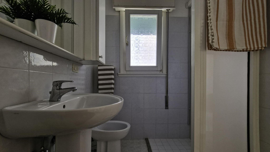 Bathroom 3, Nice Apartment 80 meters from the beach - By Beahost Rentals, Venezia