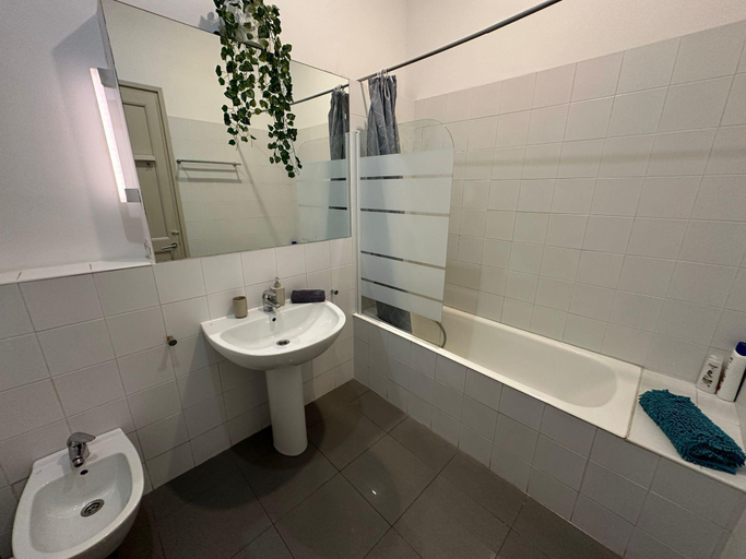 Bathroom 3, Rooms Roger, Barcelona