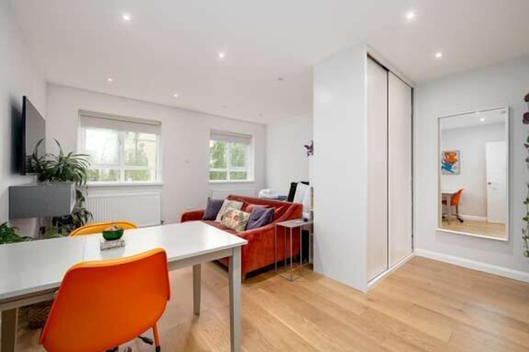 Others 5, Stylish Brixton Hill Studio With Modern Charm, London