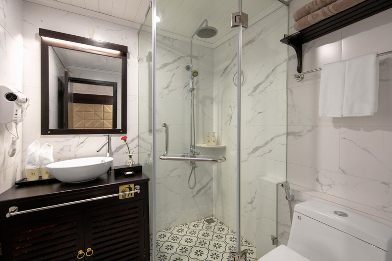 Bathroom 3, Mila Lux Cruise, Hạ Long