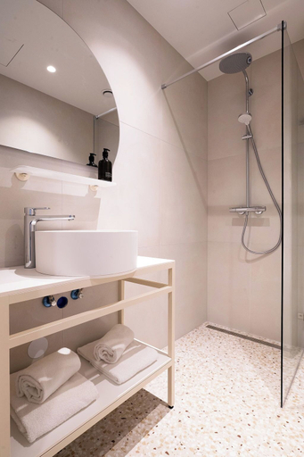 Bathroom 2, Hotel Zest Den Haag - Scheveningen, Den Haag