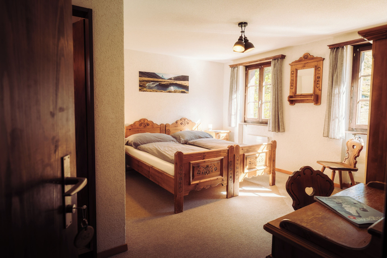 Room 2, Grünsee Mountain Lodge, Visp