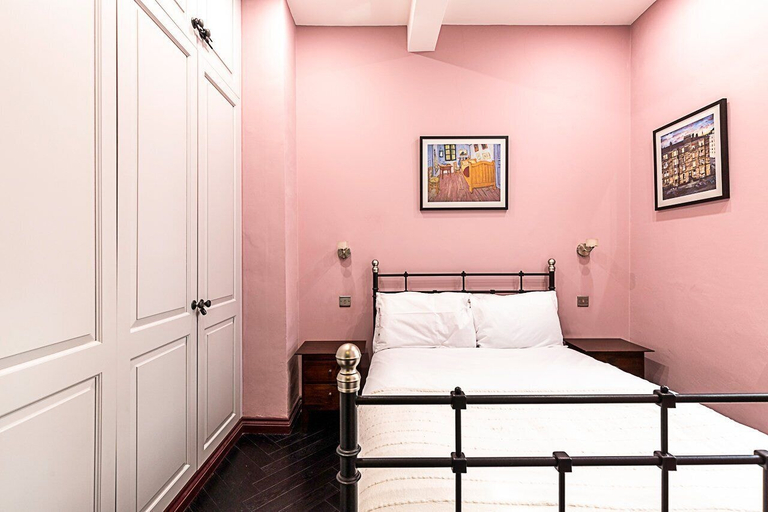 Bedroom 3, Book Lovers West End Home, London