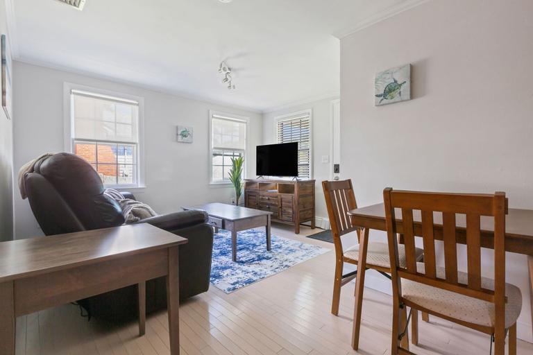 Room 4, Beachside Retreat Cozy 1-bedroom w Private Yard, Barnstable
