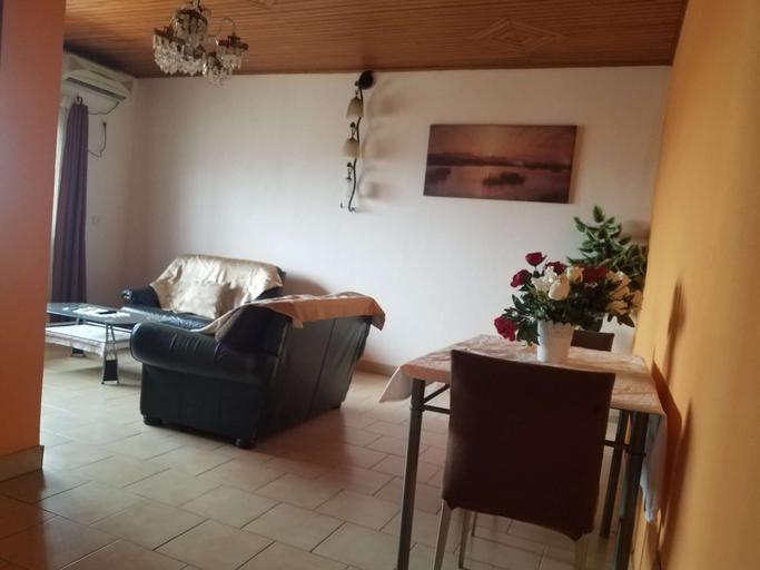 Others 5, Les Residences MD Douala, Wouri
