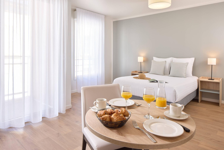 Bedroom 3, Quality Aparthotel Cherbourg, Manche