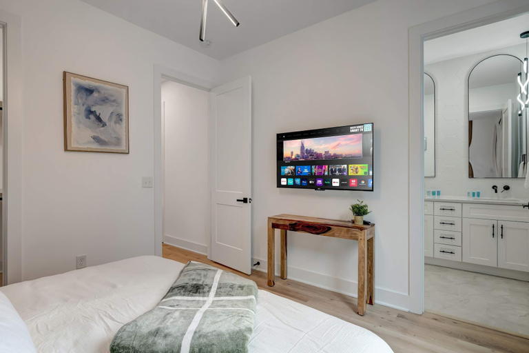 Room 2, 4 Rooftop Decks 4 Hot Tubs Game Rooms Sauna, Davidson