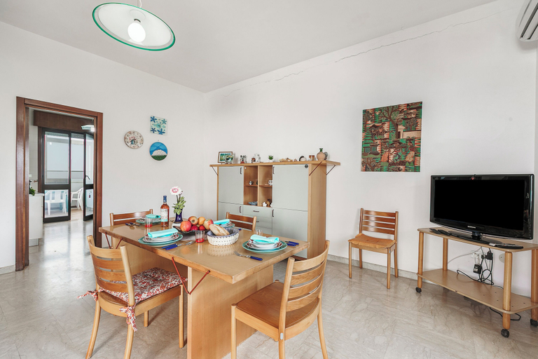 Dining 5, Casa Gioberti Near The Sea And Beach, Lecce