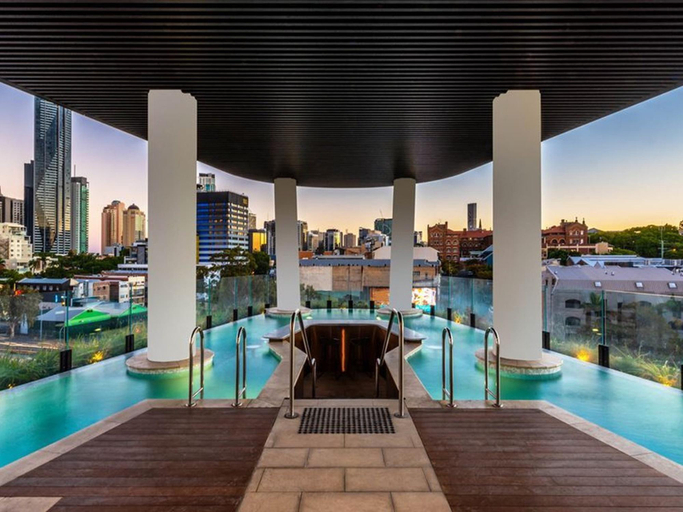 Swimming pool, Stylish 1-Bed Apartment in Fortitude Valley, Fortitude Valley