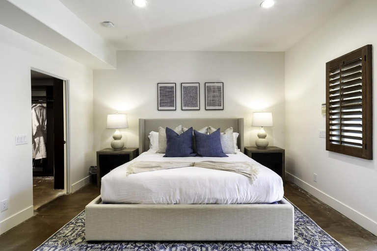 Room 5, Luxury Living With Game Rooms Poolside Paradise, Riverside