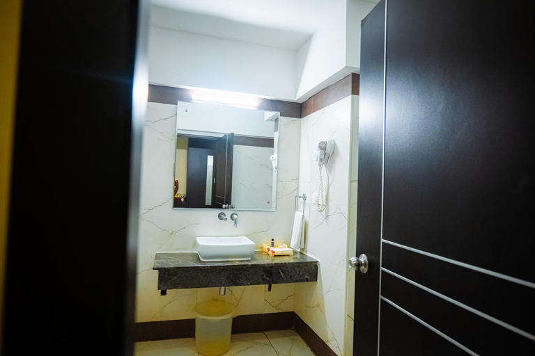 Bathroom 5, Poppys Hotel Madurai, Madurai