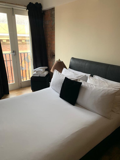 Room 3, Contractor Bookers at Infinity Apartments, Sefton