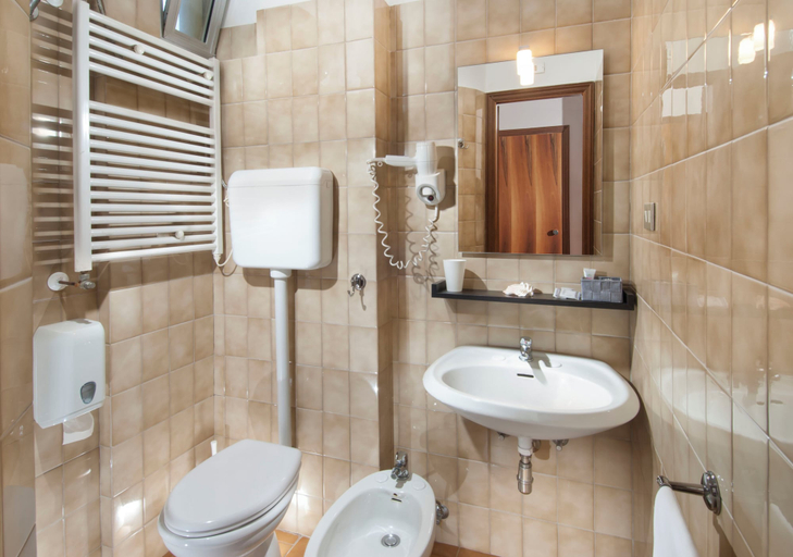 Bathroom 5, Hotel Le Querce, Ancona
