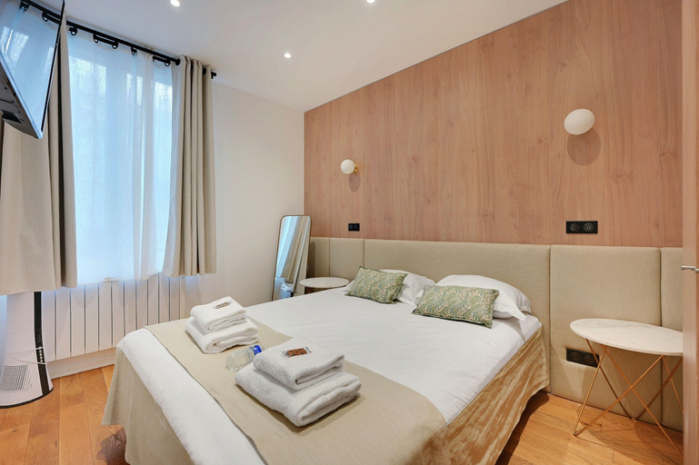Room 2, Private Terrace Apartment -1bdr/ 6p-sacra-ca\"ur, Paris