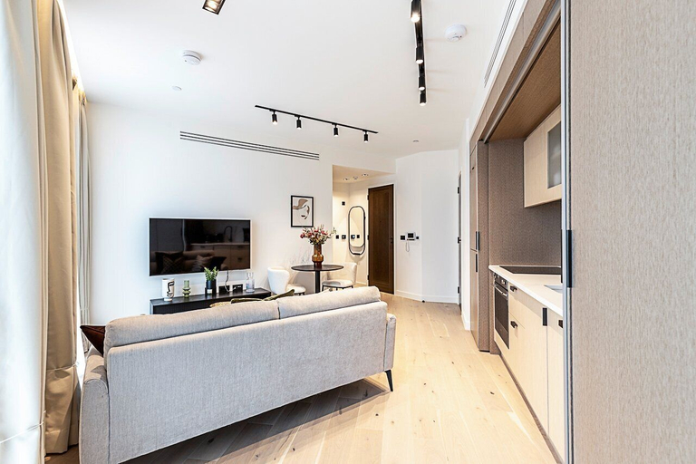 Others 5, Elegant Flat in Notting Hill's Heartbeat, London