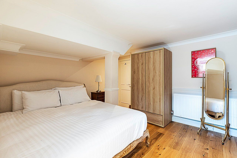 Bedroom 3, Charming London Retreat, London