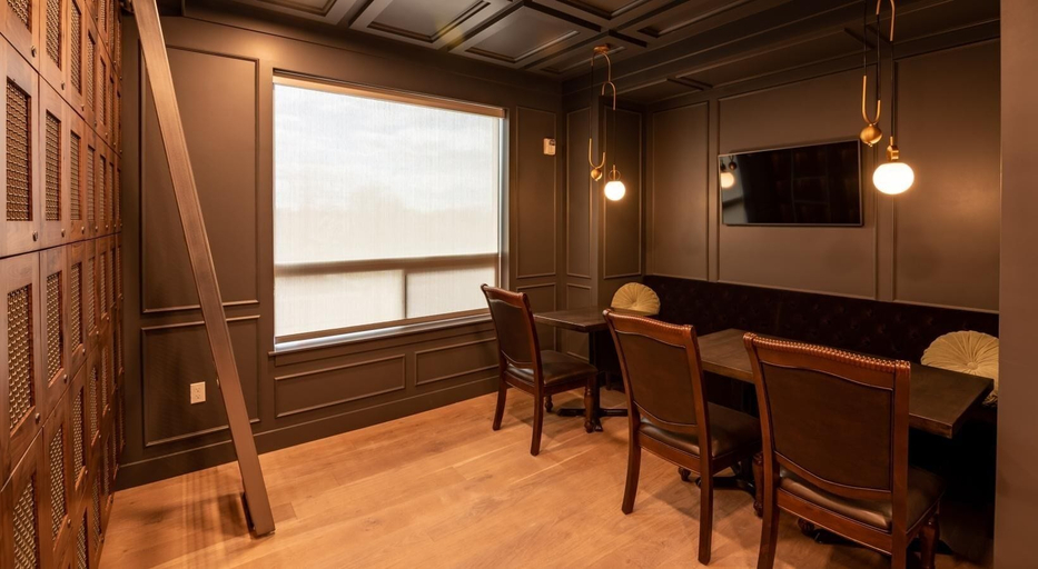Dining 5, Luxurious New Condo in Downtown SLC, Salt Lake