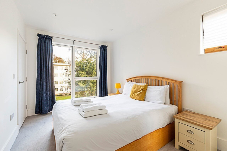 Bedroom 3, Chic Crystal Palace Flat with Balcony & Workspace, London