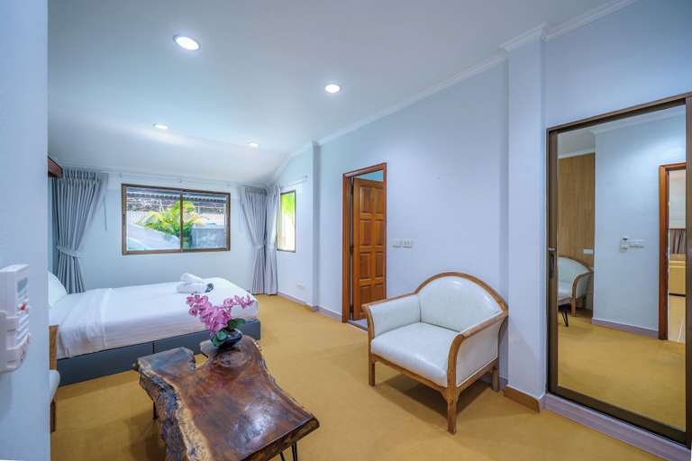 Others 5, Cozy gray garden, Pattaya