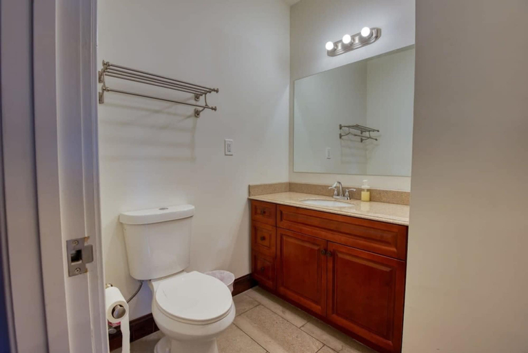 Room 5, Sosuite 1BR Apt w W/d, Gym, On-site Restaurant, Philadelphia