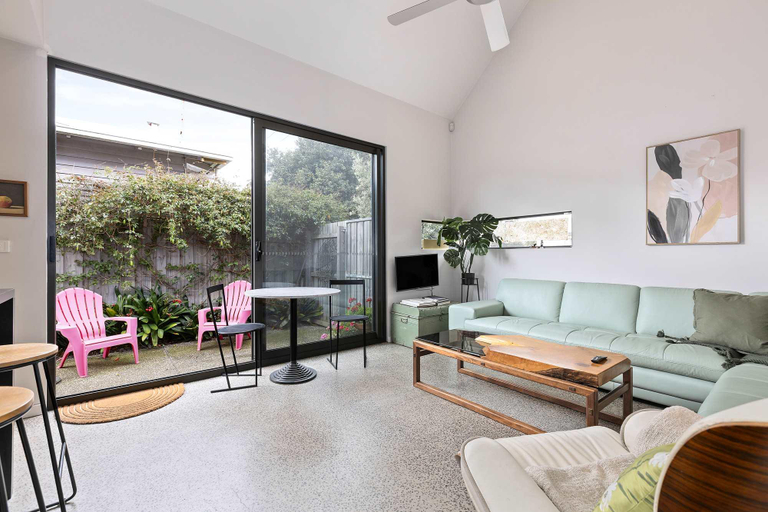 Separate living room 2, Spacious 1-Bed Townhouse in Norlane, Corio - Inner