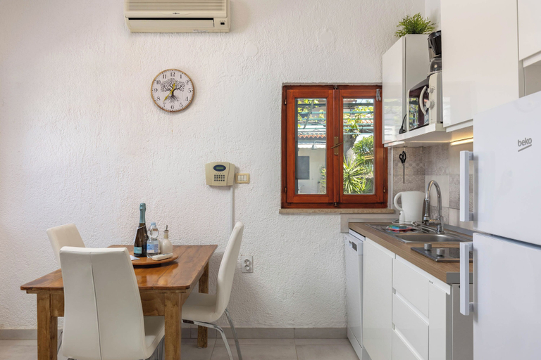 Private kitchen 5, Holiday Home Sladonja Apartments, Ližnjan