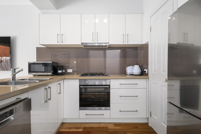 Kitchen 2, Elegant 3-Bed Townhouse in Leafy Kensington, Melbourne