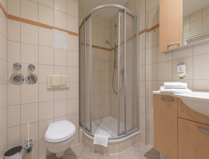 Bathroom 4, Elegant eingerichtete Ferienwohnung, Mecklenburgische Seenplatte