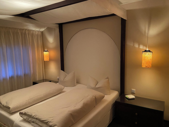 Bedroom 3, Hotel Alpenhof, Miesbach