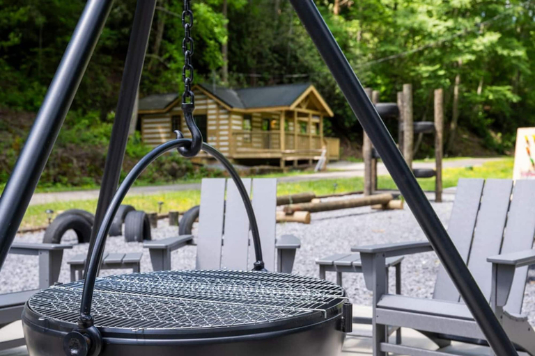 Room 3, Group Getaway, Modern Cabins Sleep 16, Gatlinburg, Sevier