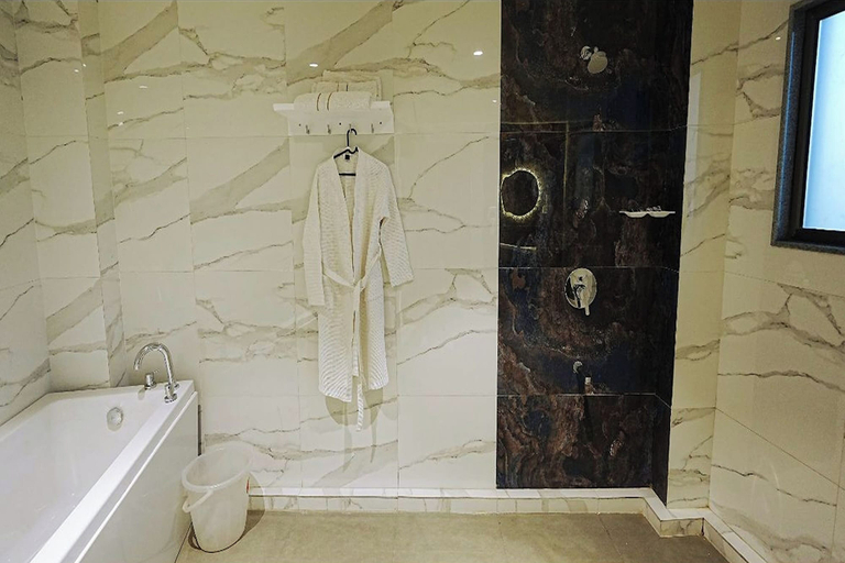 Bathroom 3, Lp Regency, Pune