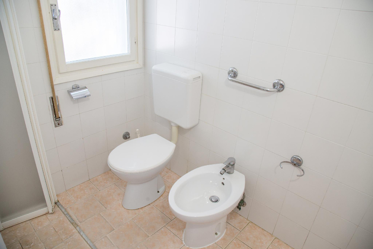 Bathroom 2, Apartment in pine forest near the beach, Venezia