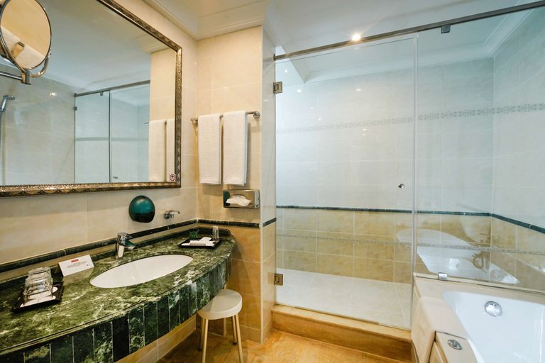 Bathroom 5, Steigenberger Marhaba Thalasso, Hammamet