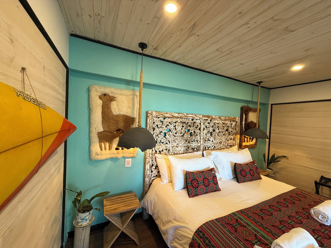Room 4, Ocean View Hot Tub Suites, Cardenal Caro