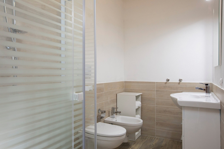 Bathroom 5, Residence in San Teodoro just 850 mt from the sea, Nuoro