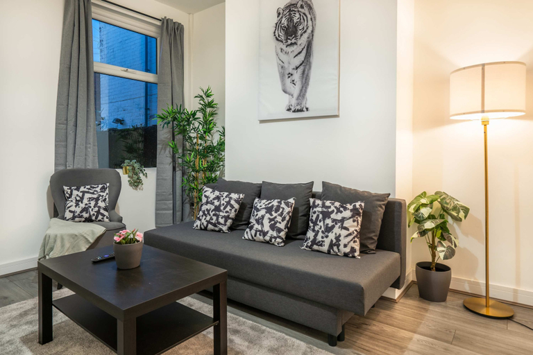 Room 5, 4 Bedrooms-4 Bathrooms House, Cumbria