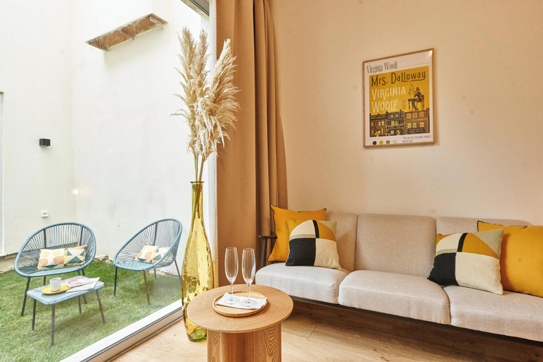 Living area 3, Chez Camille - Boutique Aparthotel, Gironde