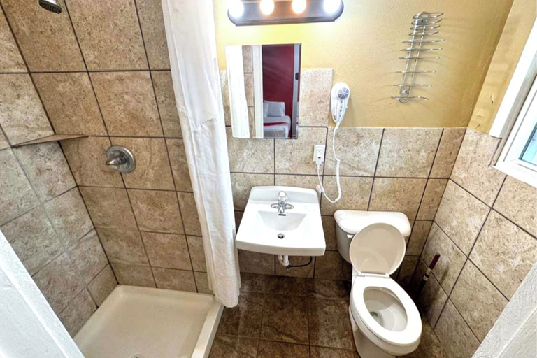 Bathroom 3, Skylark Motel by OYO, Taylor
