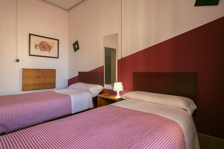 Bedroom 3, Hostal La  Casa  de la  Plaza, Madrid