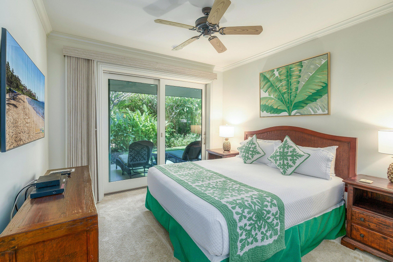 Room 5, Luxurious Ho'olei 12-2, Lush View, Close to Pool, Sleeps 8 in Beds, Central AC!, Maui