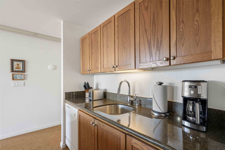 Private kitchen 5, Island Sands 500, Breathtaking Ocean Views, Spacious Lanais, Renovated, Split AC, Maui