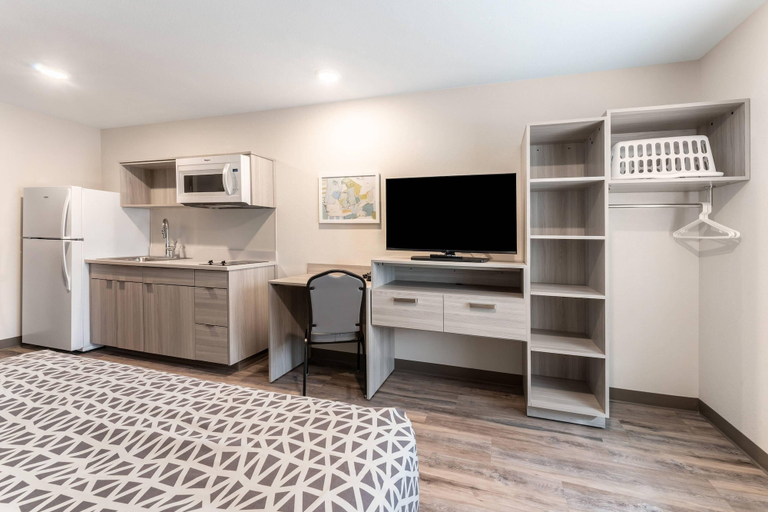 Room 2, Woodspring Suites Wilmington Riverfront, New Castle