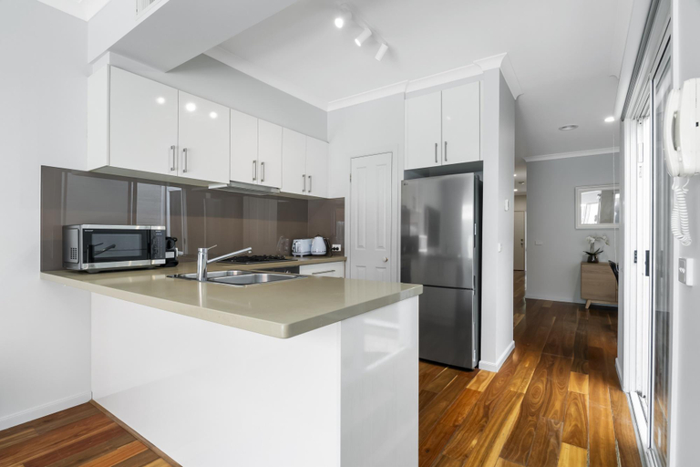 Kitchen 4, Elegant 3-Bed Townhouse in Leafy Kensington, Melbourne