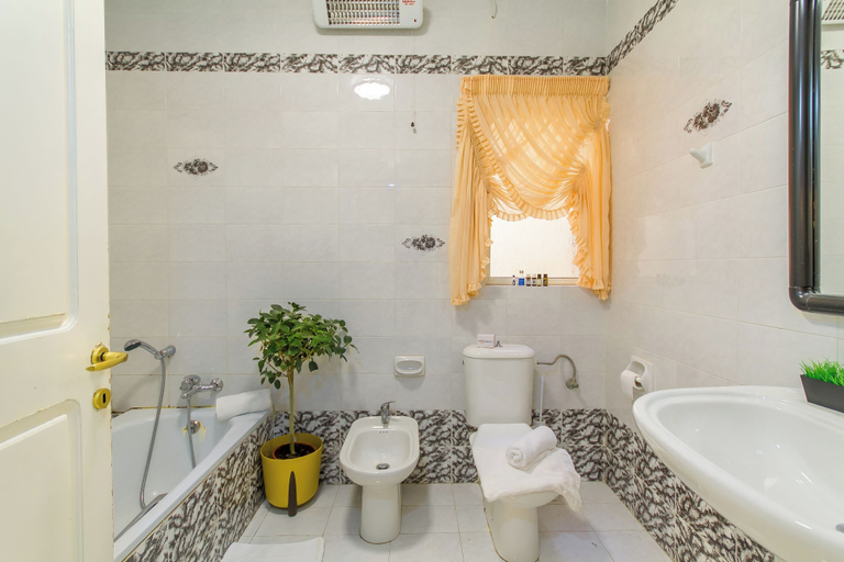 Bathroom 1, SwieqiStay room5 shared bath - Paceville