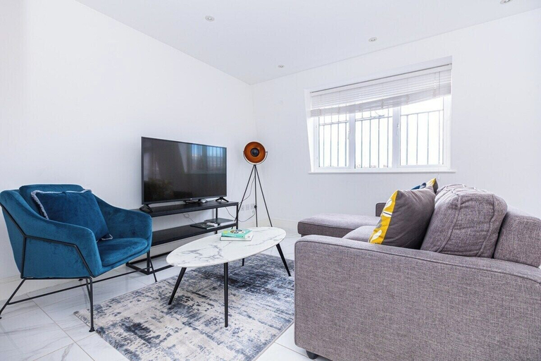Others 5, Stylish Three-bed Flat in Marylebone, London