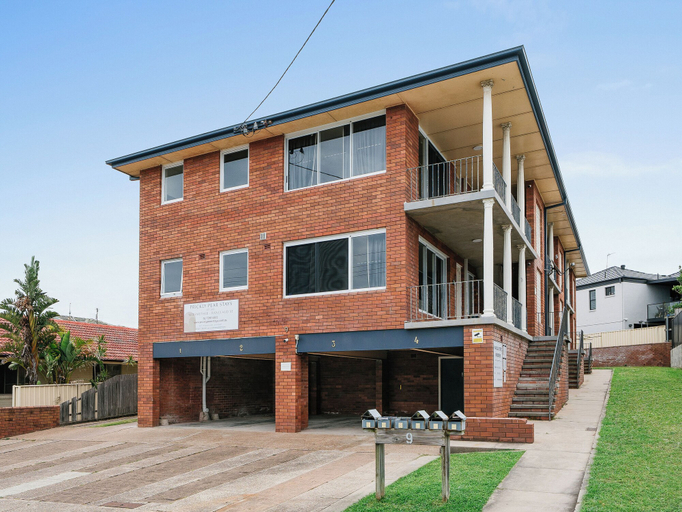 Exterior & Views
