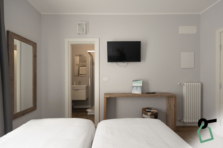 Bedroom 2, Hotiday Rooms Bormio Centro, Sondrio