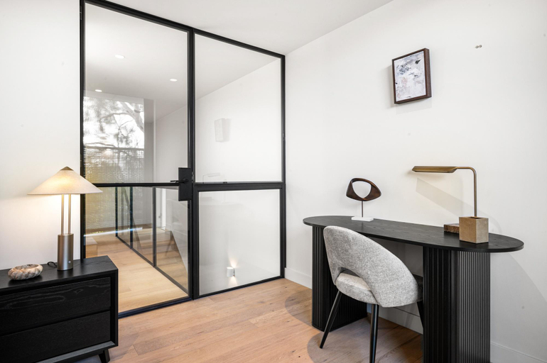 Facilities, Stylish 3-Bed Townhouse in Vibrant Fitzroy, Melbourne